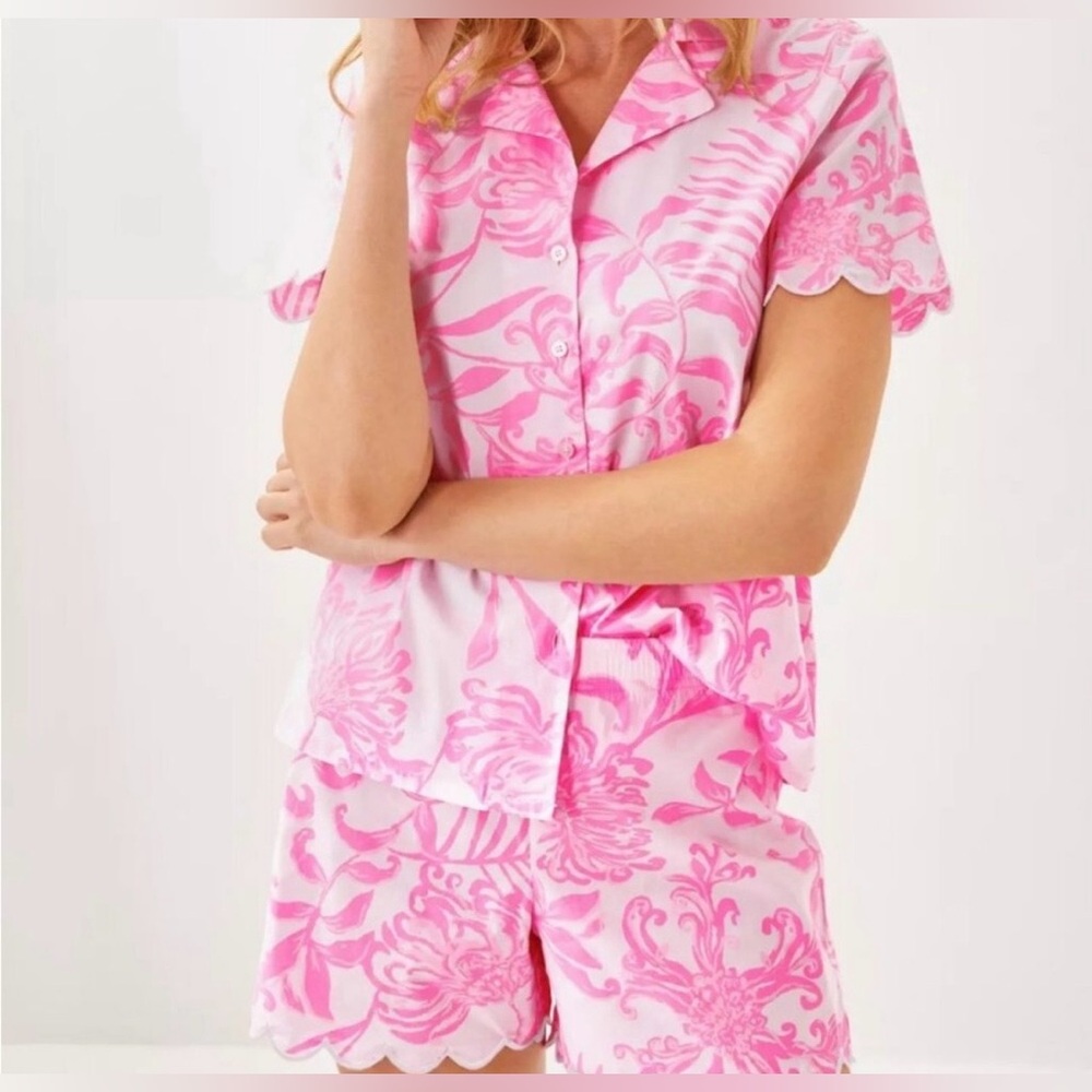Lilly Pulitzer medium scalloped pajama set in glisten in the sun